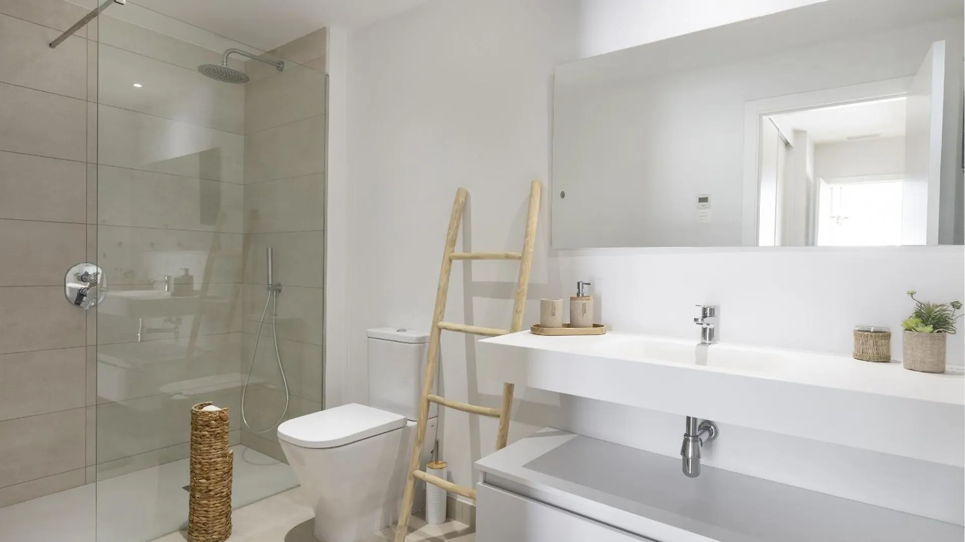 Apartment Premium Garden Suite In Higueron Fuengirola
